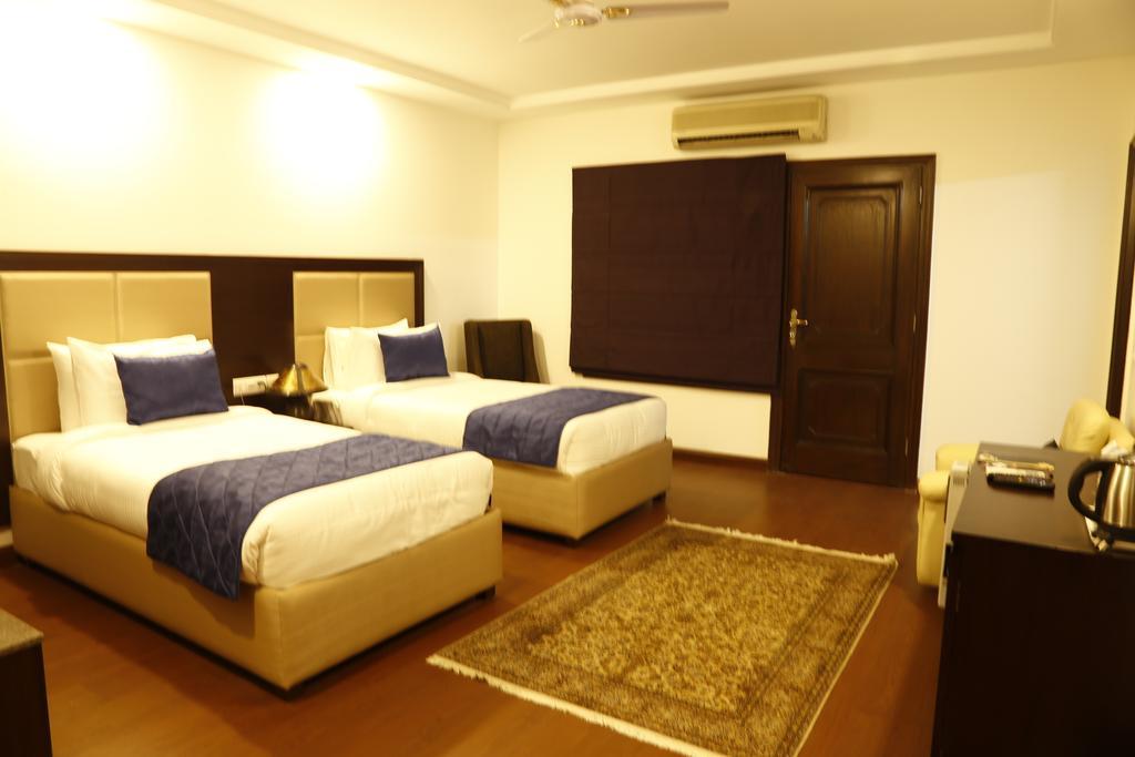 Fabhotel Anand Lok New Delhi Room photo